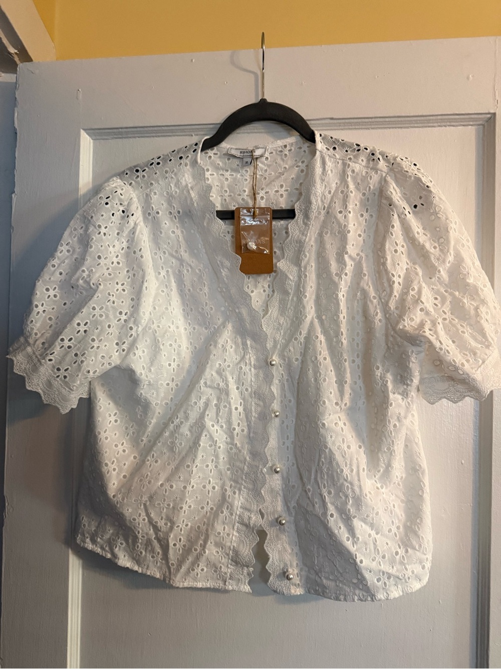 RIHOAS White Eyelet Puff Sleeve Button-Up Blouse